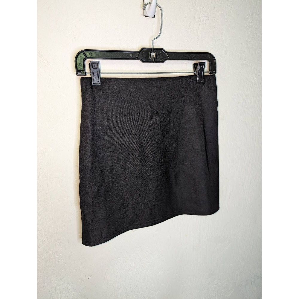 Pretty Little Thing Black Mini skirt Size 4 - Picture 3 of 8